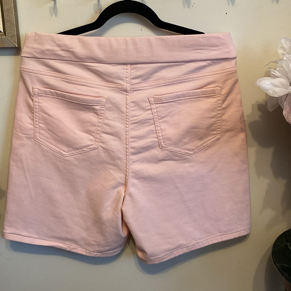 NWT LIZ CLAIBORNE Mid-Rise Pull-on Pink Shorts w/comfort stretch waistline Sz 12 - Picture 4 of 5